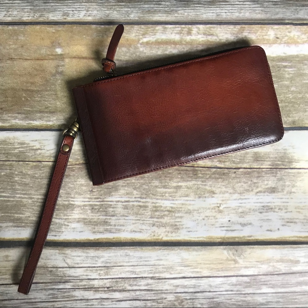 FREE PEOPLE: Old Trend: Bornia Leather Wristlet